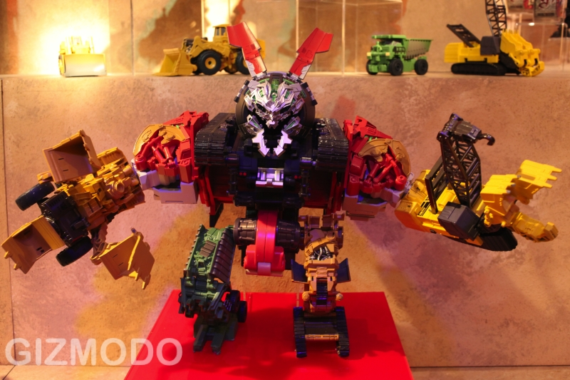 Illustration for article titled Constructicons Devastator Toy Is The Latest Voltron of Transformers, Cement Mixers